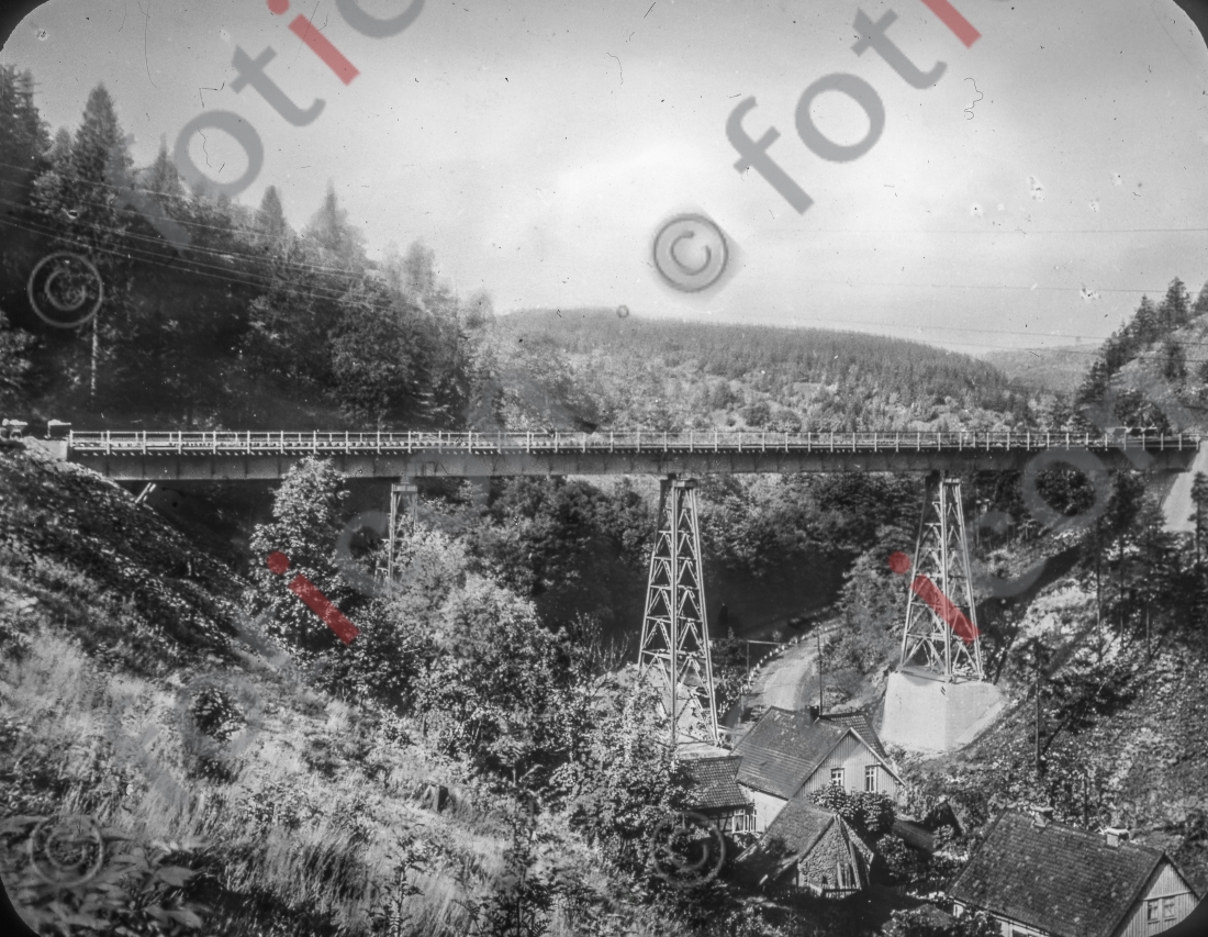 Eisenbahnbrücke I Railway bridge - Foto foticon-simon-168-019-sw.jpg | foticon.de - Bilddatenbank für Motive aus Geschichte und Kultur